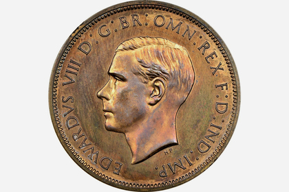 Монету с профилем отрекшегося от престола ради любви короля продали на аукционе